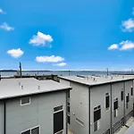 Modern 3 Bedroom Townhouse Just Steps To Alki Beach