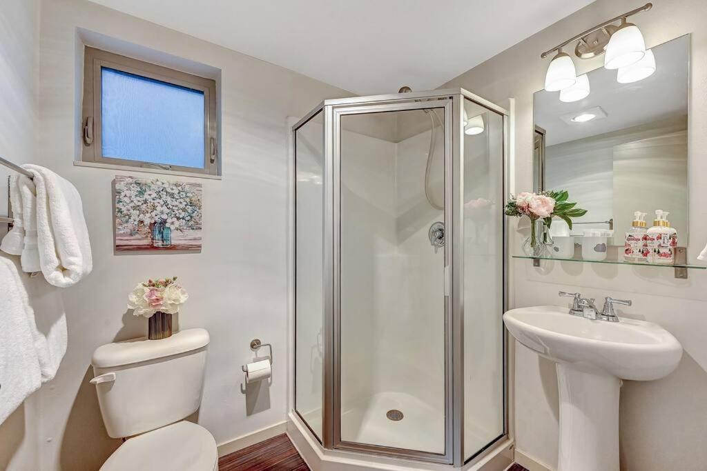 Modern 3 Bedroom Townhouse Just Steps To Alki Seattle
